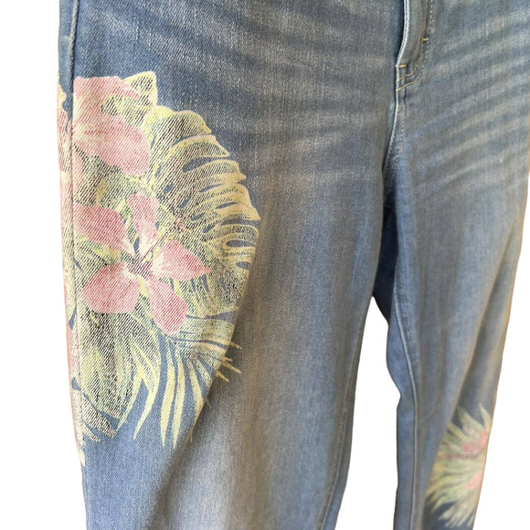 Tommy Bahama Temo Slim Boyfriend Jeans with Floral Print Accent - Size 27x29 - Picture 4 of 10